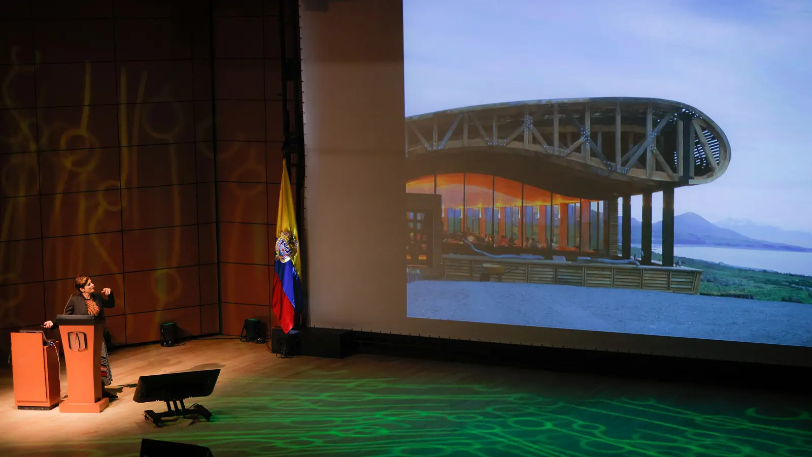 Cazú Zegers, arquitecta chilena, muestra su obra hotel Tierra Patagonia en el evento Pabellón 2023.